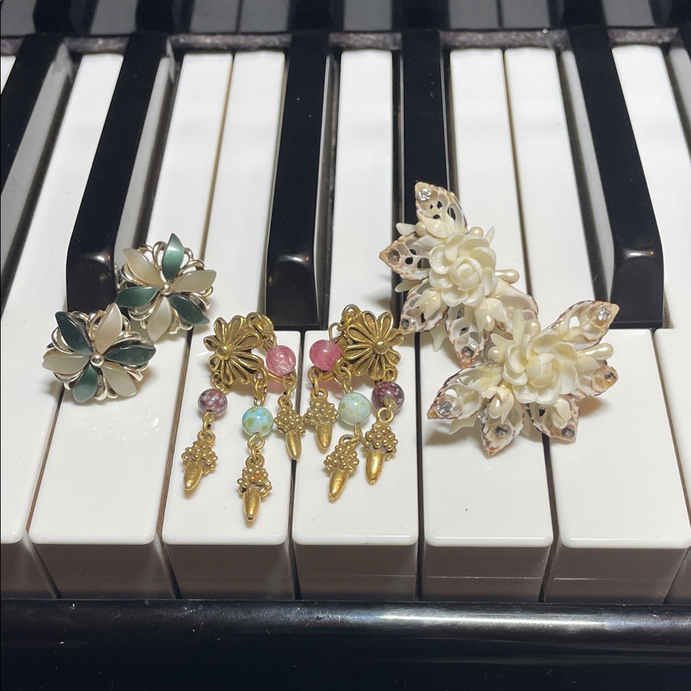 Three pairs of vintage screw back earrings